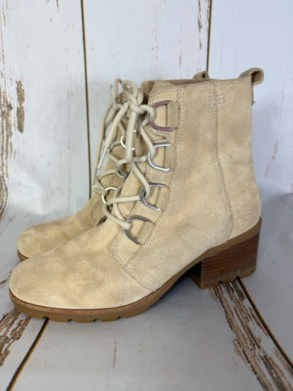 Sorel Cate Cream Suede Lace Up Women's Heeled Boots. Size 9